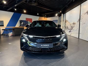 Car image 3