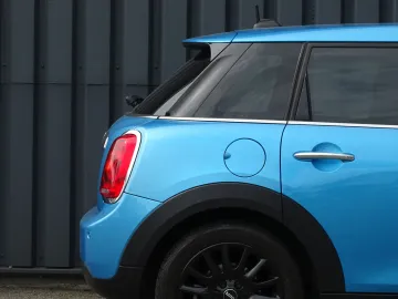 Car image 37