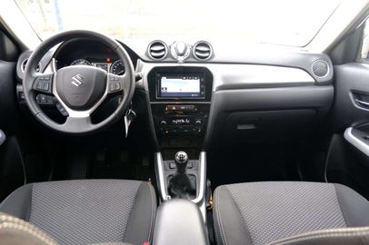 Car image 11