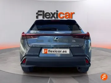 Car image 4
