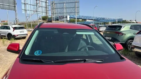 Car image 25