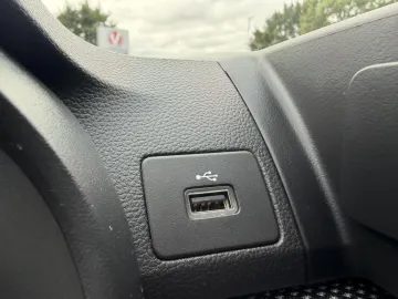 Car image 34