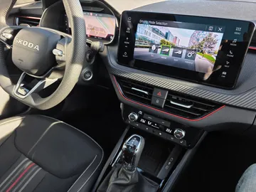 Car image 28