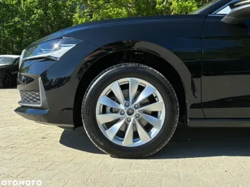 Car image 32