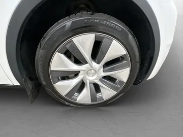 Car image 33