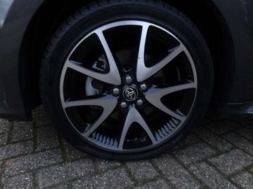 Car image 11