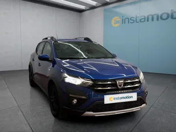 Car image 3