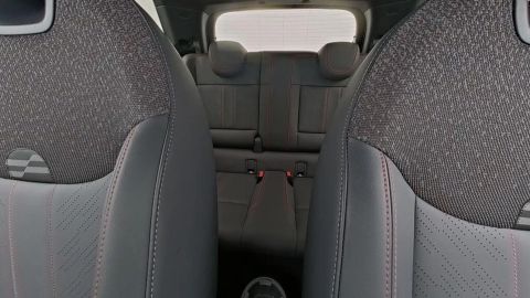 Car image 26