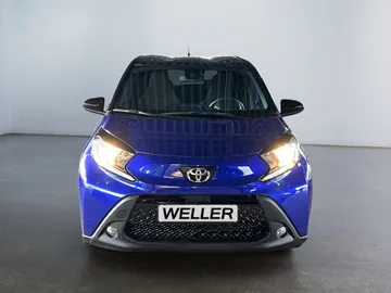 Car image 3