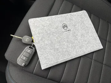 Car image 33