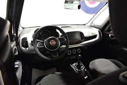 Car image 30