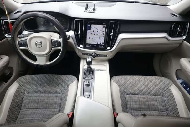 Volvo V60 D4 Geartronic R-Design 140 kW image number 3