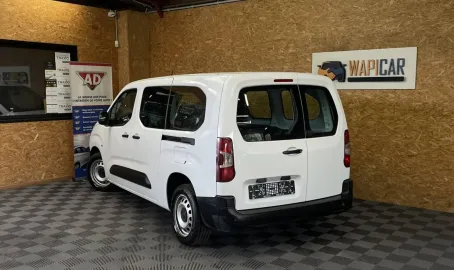 Car image 5