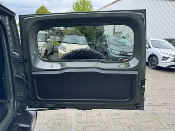 Car image 30