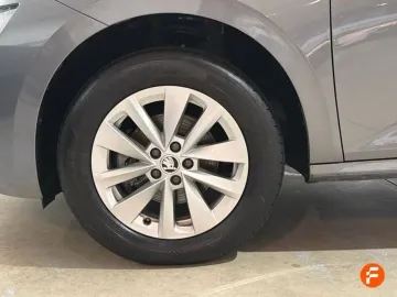 Car image 25