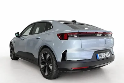 Car image 4
