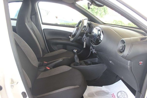 Toyota Aygo X 1.0 VVT-i 53 kW image number 13