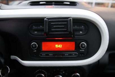 Car image 24