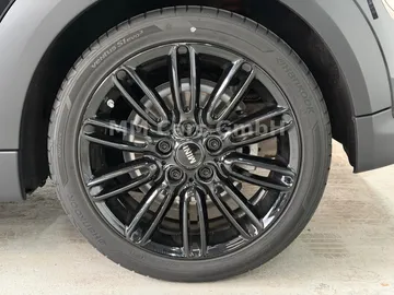 Car image 29