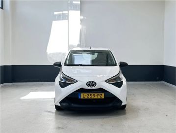 Car image 3