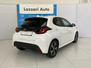 Car image 3