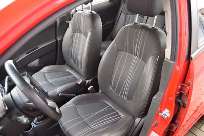 Car image 11