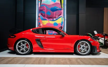 Car image 4