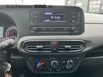 Car image 19