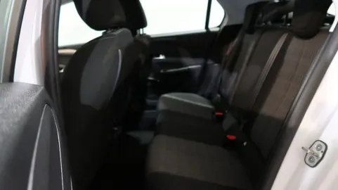 Car image 32