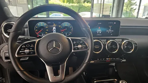 Car image 30