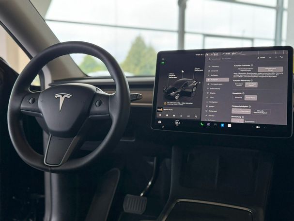 Tesla Model Y Long Range AWD 378 kW image number 21