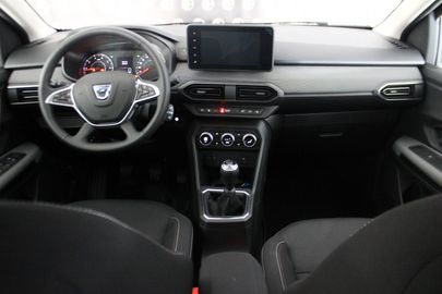 Car image 14