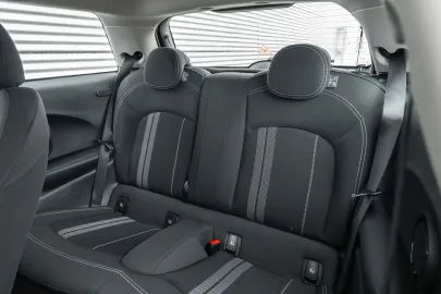 Car image 34