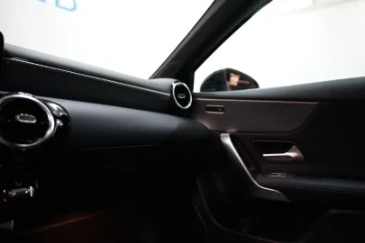 Car image 32