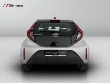 Car image 4