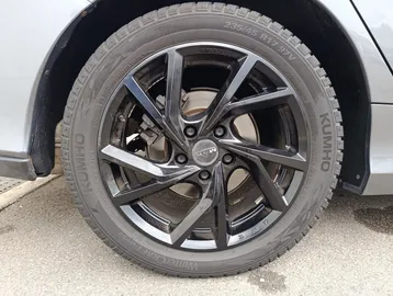 Car image 32