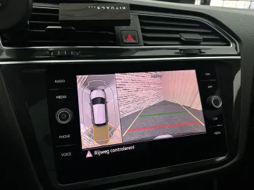 Car image 38