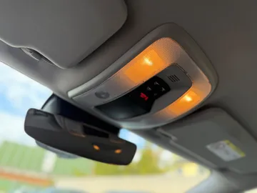 Car image 36