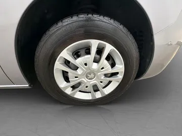 Car image 31
