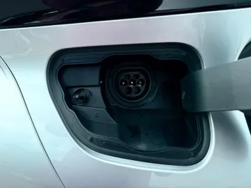 Car image 42