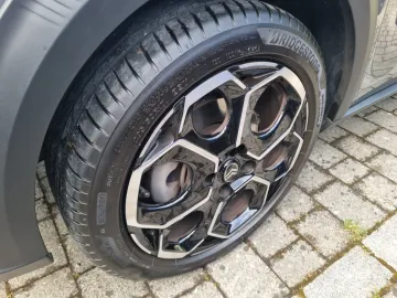 Car image 33