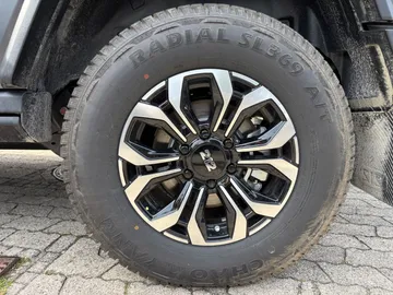 Car image 24