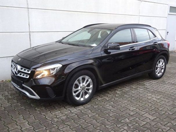 Mercedes-Benz GLA 180 90 kW image number 1