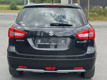 Car image 5
