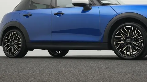 Car image 22