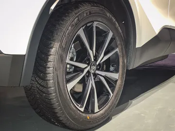 Car image 32