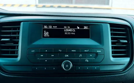 Car image 29