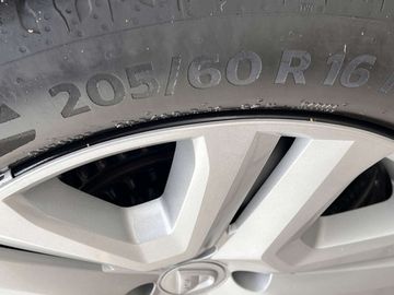 Car image 37