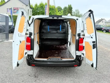 Car image 27