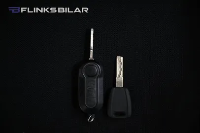 Car image 28